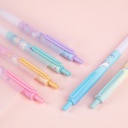 SANRIO-KT82052 RETRACTABLE GEL PEN 0.5MM, BLACK INK CASE COLOR: BLUE, GREEN, PINK, PURPLE, YELLOW (CIN, HK, KUR, MY, POCH, POM)